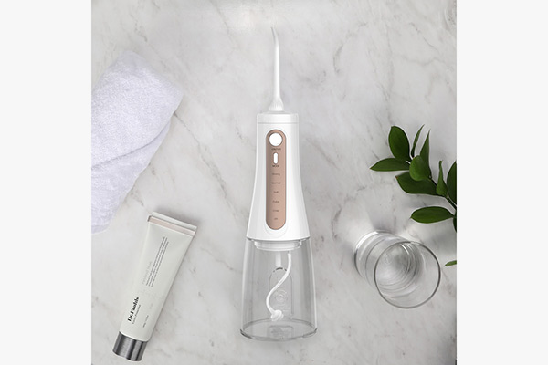 How to Clean Your Teeth At Home Hvordan rense tennene hjemme